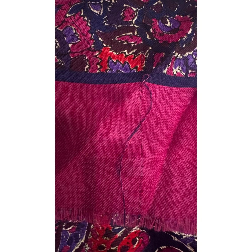 Christian Dior ECharpes Vintage Wool Scarf Magenta Fuscia Paisley Japan 35" RARE - Picture 9 of 10